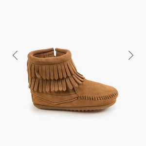 🪶Minnetonka Double Fringe Side Zip Boot🪶